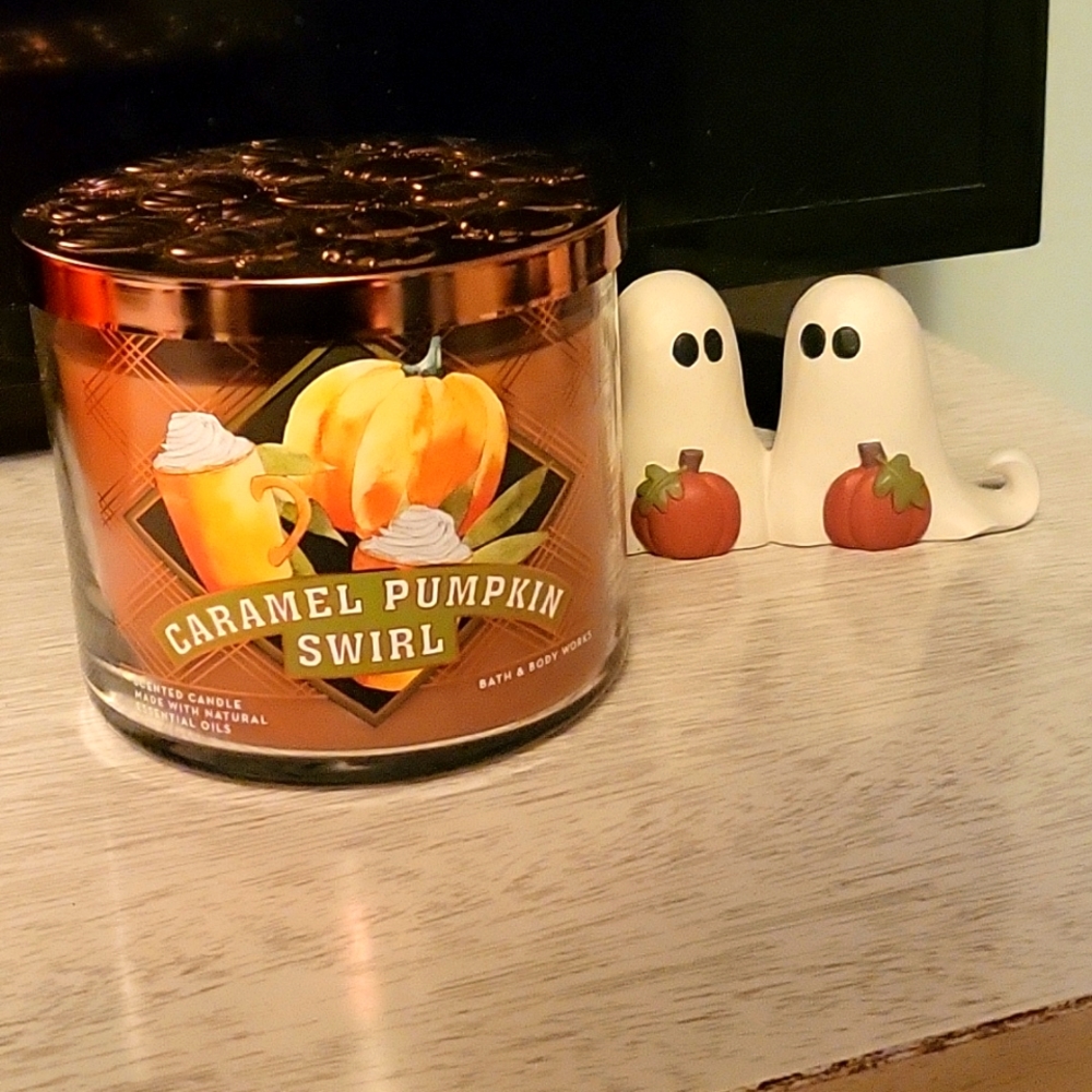 Bath and Body Works Caramel Pumpkin Swirl Candle.